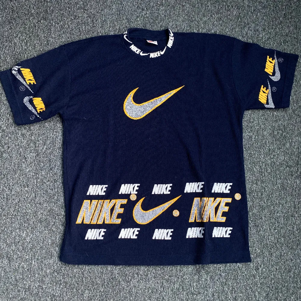 Snygg vintage Nike tröja . T-shirts.