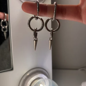 Väldigt fina silver örhängen  - WOW