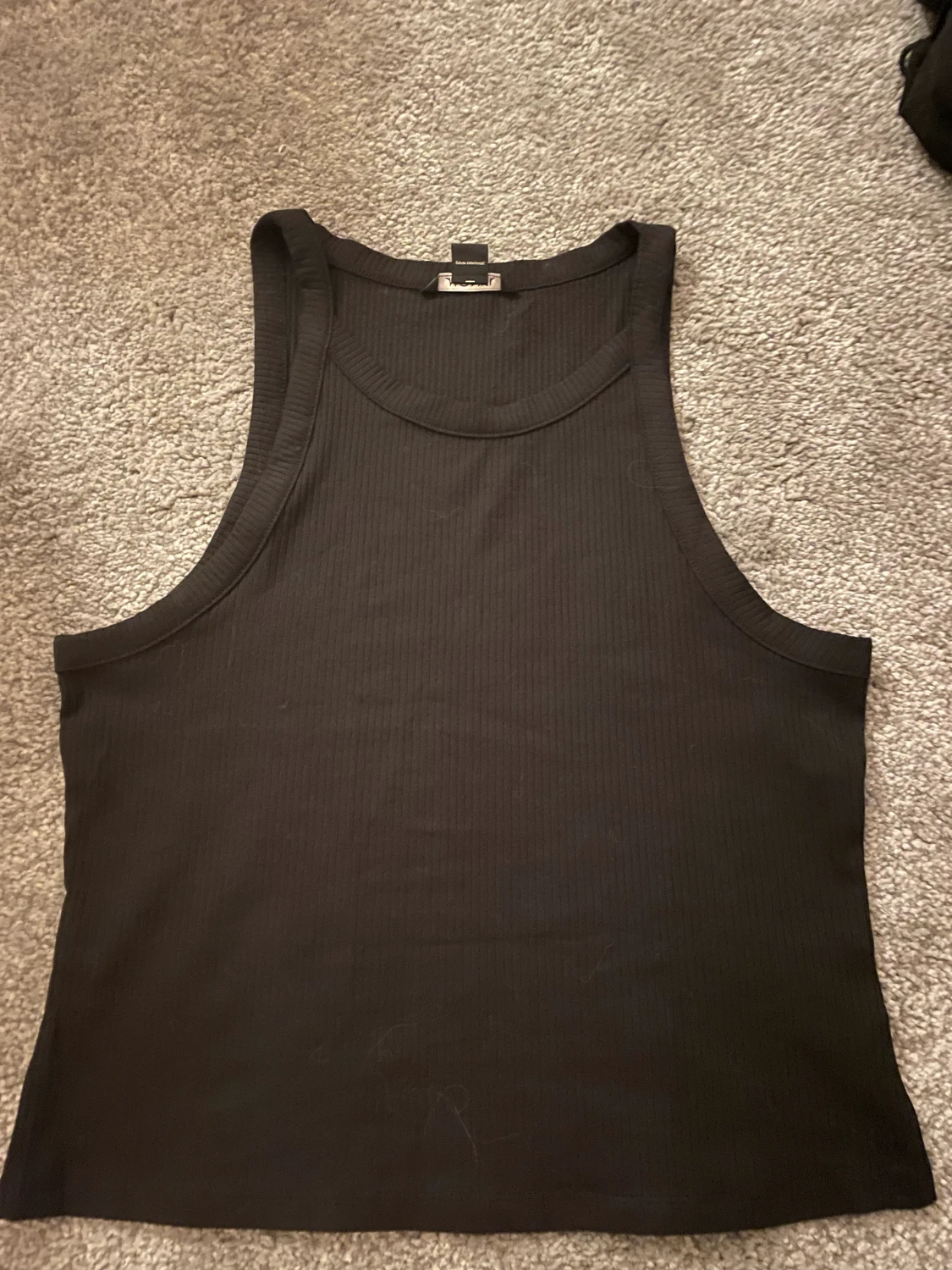 Ett svart och ett vitt ribbat linne - 90