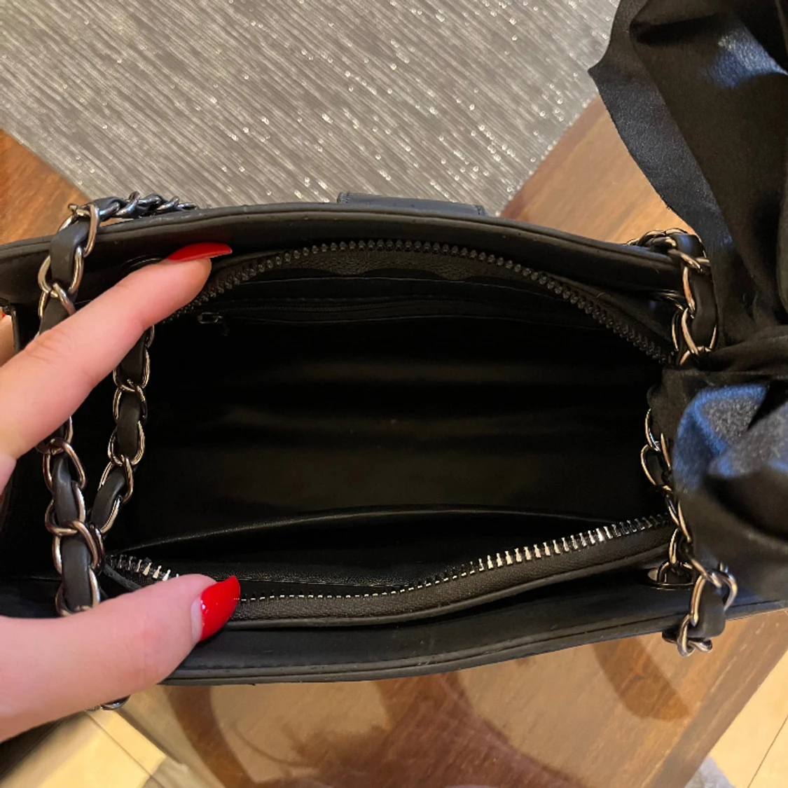 Svart söt väska  - 90