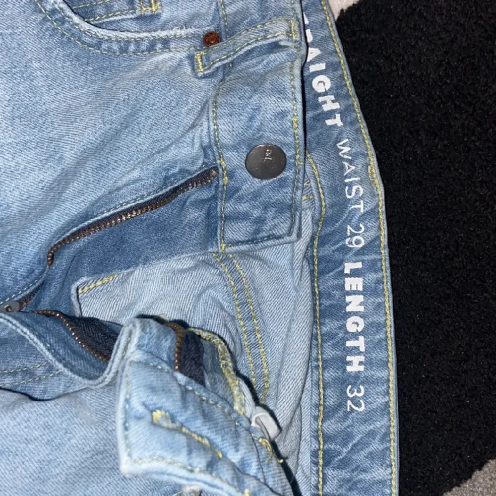 Bra jeans från Levis köpte dom i Stockholm . Jeans & Byxor.