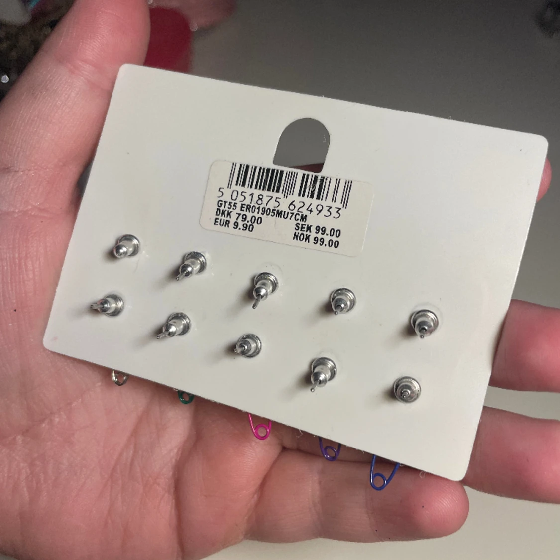 Coola örhängen med säkerhetsnålar  - 90