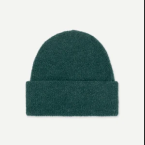 Samsoe samsoe mössa - Såå skön mössa från samsoe i en jättefin grön färg, knappt använd💕