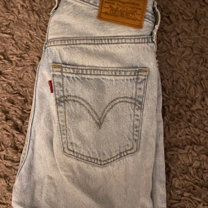 Levis jeans - Jättefina byxor men har tyvärr växt ur dem. Är i modellen ribcage straight 