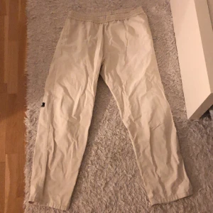 Lose Surfer Byxor - Sweet SKTBS Lose Surfer Pants Storlek M Skick: Använt, Goda sömnar  Original pris 599