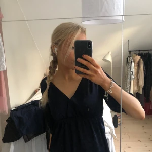 Festtopp - Fin festtopp i glansigt material!