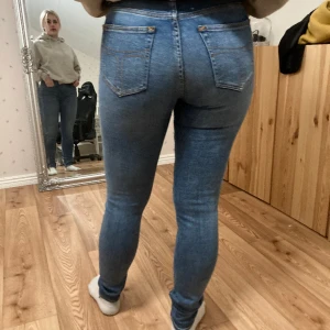 JEANS IFRÅN TIGER OF SWEDEN - Säljer nu mina snygga jeans ifrån tiger of sweden använda MAX 2 gånger. Säljer pågrund av att jag ha fel storlek. 