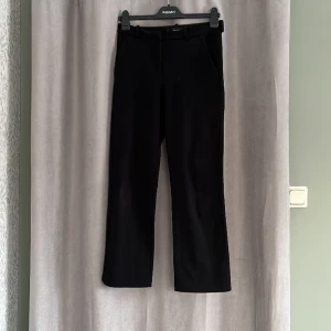  kostymbyxor  - kostymbyxor från Vera Moda, storlek ser ni på sista bilden För mer bilder skicka meddelande