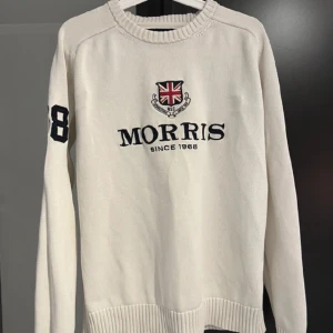 Morris sweatshirt  - Vi säljer en Morris sweatshirt för ett väldigt bra pris. Tröjan är i toppen skick och ser ut att aldrig har varit använd. 