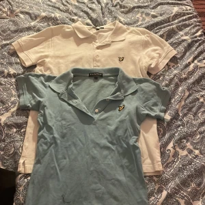 2 lyle & scott (vintage) t-shirts  - 2 st Lyle scott vintage tröjor en i ljus blå o en i vit båda är i st S, ni får höra av er om pris medtanke på att de är gammla! De är kvinna men funkar nog till killar oxå