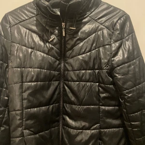 Jacka  - En jacka som behöver en ny ägare! Är i toppen skick inga defekter💓