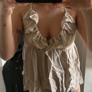 Linneblus  - Fin linneblus, aldrig använd. Köparen står för eventuell frakt. 🌸