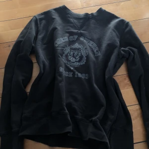 Tjocktröja! - Den är oversized i storleken! Jag är normalt xs/s men dem är i L/xl 