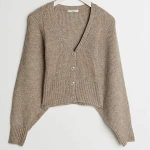 Gina premium quality cardigan i brun. Ord pris 349kr meb säljer för 130