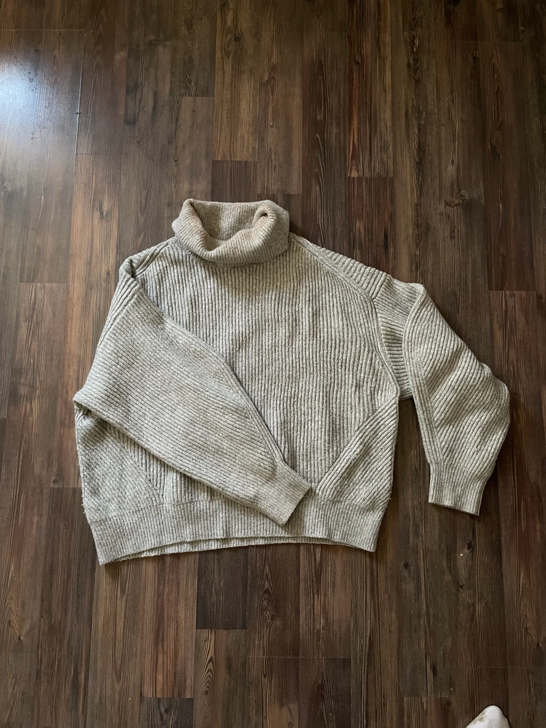 Stickad tröja m krage