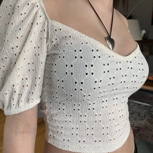 Topp - Jättefin vit topp som jag aldrig använt. Super bra skick. 