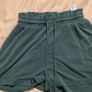 Shorts green Oysho - Green shorts oysho sweatshorts comfy 