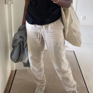 Linnebyxor  - Säljer dessa linnebyxor eftersom jag har ett annat par likadana💕 kontakta mig om ni vill ha fler bilder eller har frågor💗