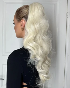 Löshår - Säljer en hästsvans i löshår. Håret är oäkta men tål 150 graders värme. Köpt för 399 och säljer för 200 aldrig använd endast provad 1 gång 