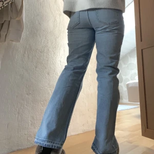 Weekday jeans - Jeans från weekday i modellen ”voyage”, super sköna och snygga 🥰Knappt använda!!