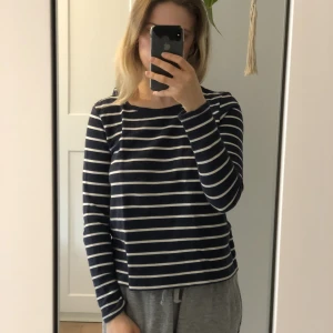 Randig tröja  - Aldrig använd 