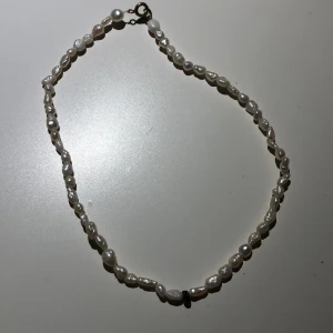 Pärlhalsband choker - Så fin äkta pärlor pris 79 kr + frakt