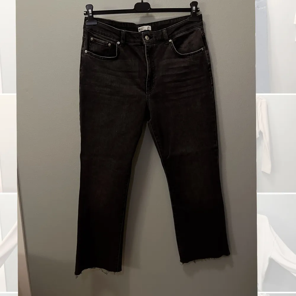 Jeans - Gina tricot modellen ”kick föste jeans” Aldrig använda  (2 bilder från Gina triceps hemsida för att visa hur dom ser ut på). Jeans & Byxor.