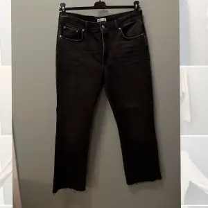 Jeans - Gina tricot modellen ”kick föste jeans” Aldrig använda  (2 bilder från Gina triceps hemsida för att visa hur dom ser ut på)
