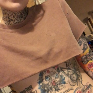 Distressed kort tshirt - Sweatshirt material 