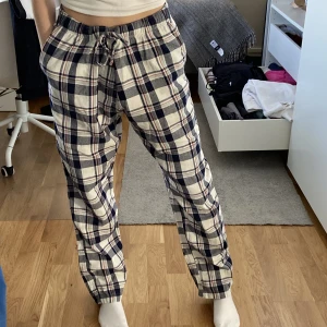 Rutiga pyjamasbyxor - Jättefint skick, storlek M i herrstorlek!💘