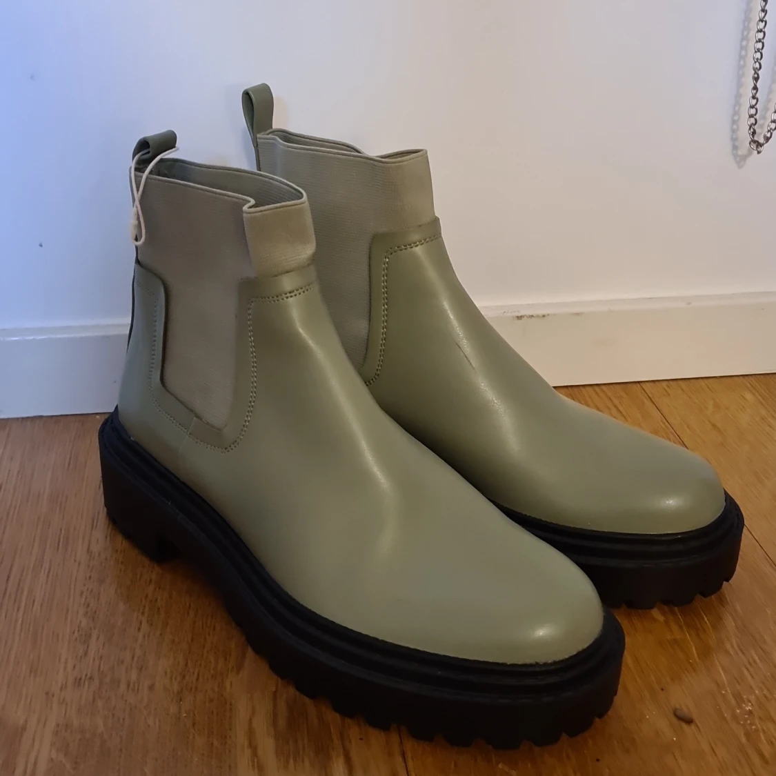 Oanvända Låga stövlar 100kr