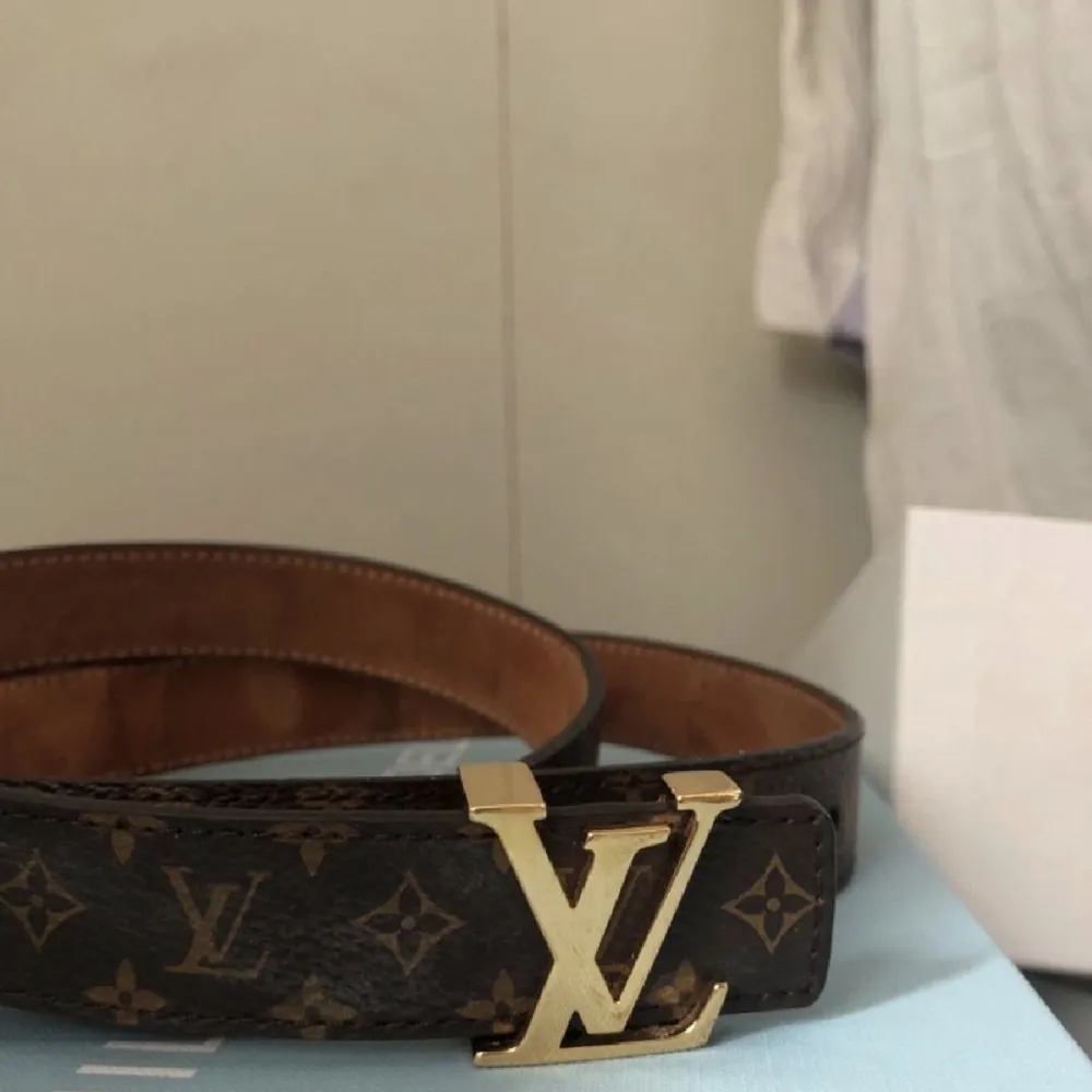 Nästan helt oanvänt Louis vuitton skärp, äkthetsbevis finns! Nypris: 3000 kr. Accessoarer.