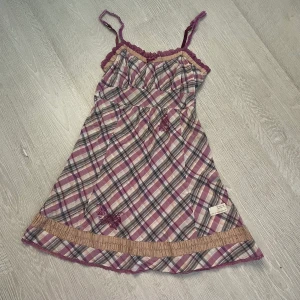 Odd molly klänning - Odd molly klänning strl 1 (ca S) i bra skick, se bild för liten fläck!   