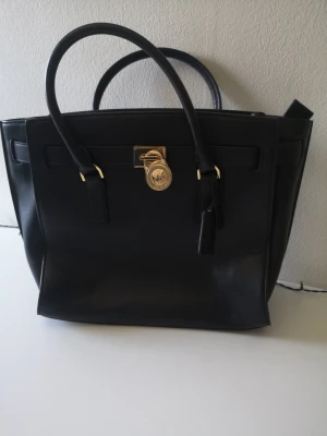 Väska  - Äkta skinn orginal Michael kors väska