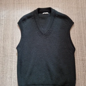 Zara Knited Vest - - Knited vest - Good condition - size M