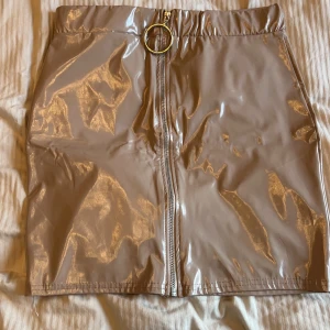 Kjol - Kjol från Nelly. Storlek M. Använd en gång.  