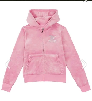 Juicy kofta  - Står tt det är 14-15 år men passar dom som är xss-xs. Inga defekter har använt fåtal gånger 