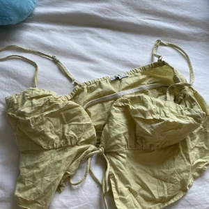 gul topp  - perfekt till sommaren. Kan strykas 