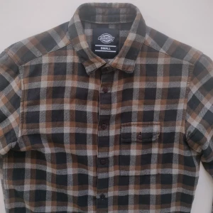 Dickies shjorta - Säljes en Dickies shjorta i gott skick