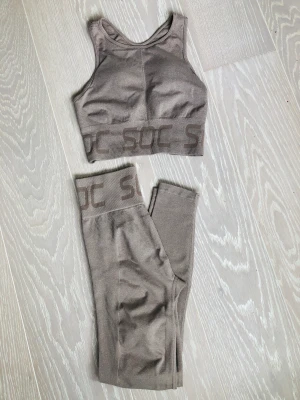 SOC träning set stl M oanvänd  - Säljer detta snygga set då det var ett felköp. Nypris 800kr