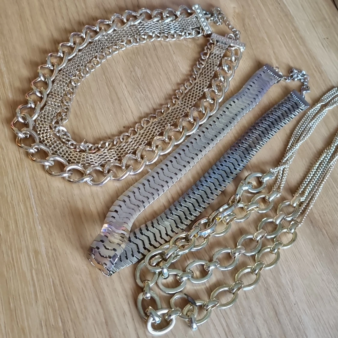 Guldiga halsband  - 90