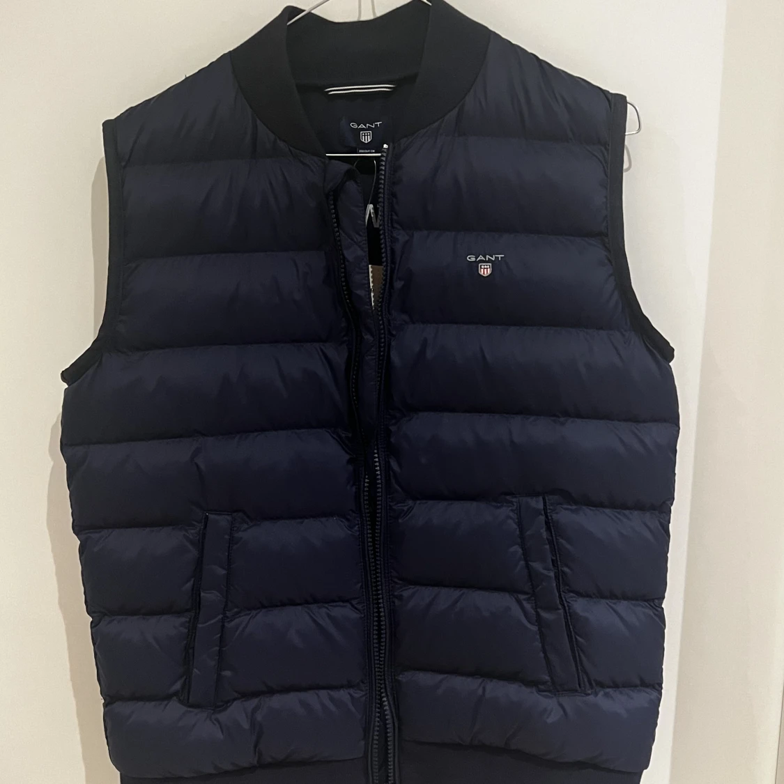 Oanvänd Gant väst