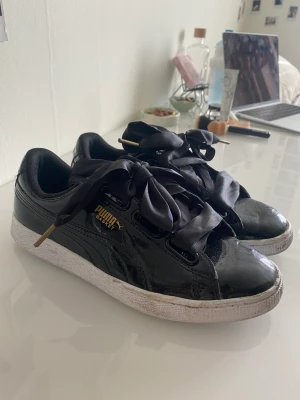Puma sneakers - Använda men i gott skick. Storlek 38.  Köparen står för frakten 
