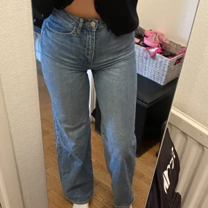 Högmidjande byxor - Inga tecken på andvändning 