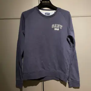 Marinblå sweatshirt från gant Endast använd ett fåtal gånger 😊🥺 Storlek: XS