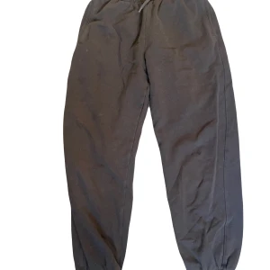 Svarta mjukis byxor - Ett par väldigt sköna mjukis byxor som är väl använda och i väldigt bra skick! 