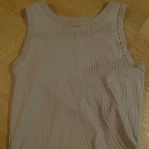 Linne Berskha - Kort linne från berskha, aldrig använt. Storlek M