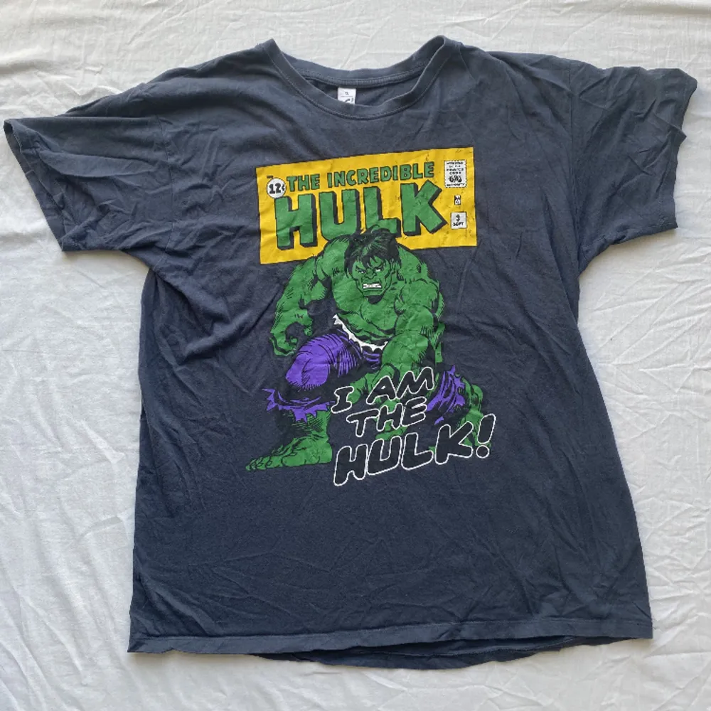 En t shirt med Hulk motiv, köpt på Plick för ett tag sedan. T-shirts.