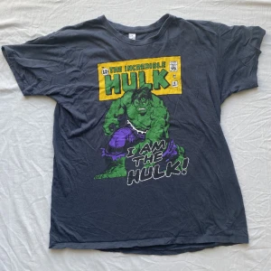 Hulktröja - En t shirt med Hulk motiv, köpt på Plick för ett tag sedan