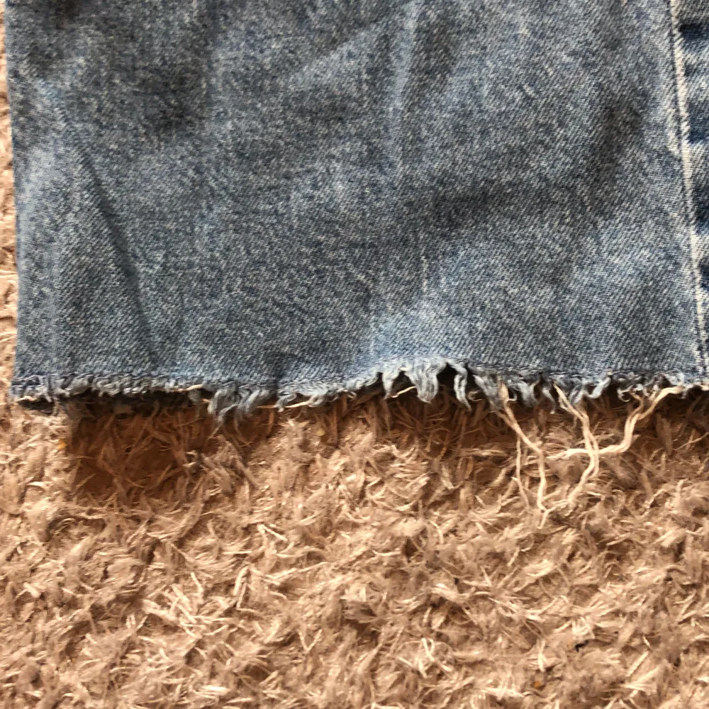 Raka jeans med hög midja från Lindex. Storlek 164,bra skick. Säljs pågrund av att dom är för små.😊. Jeans & Byxor.